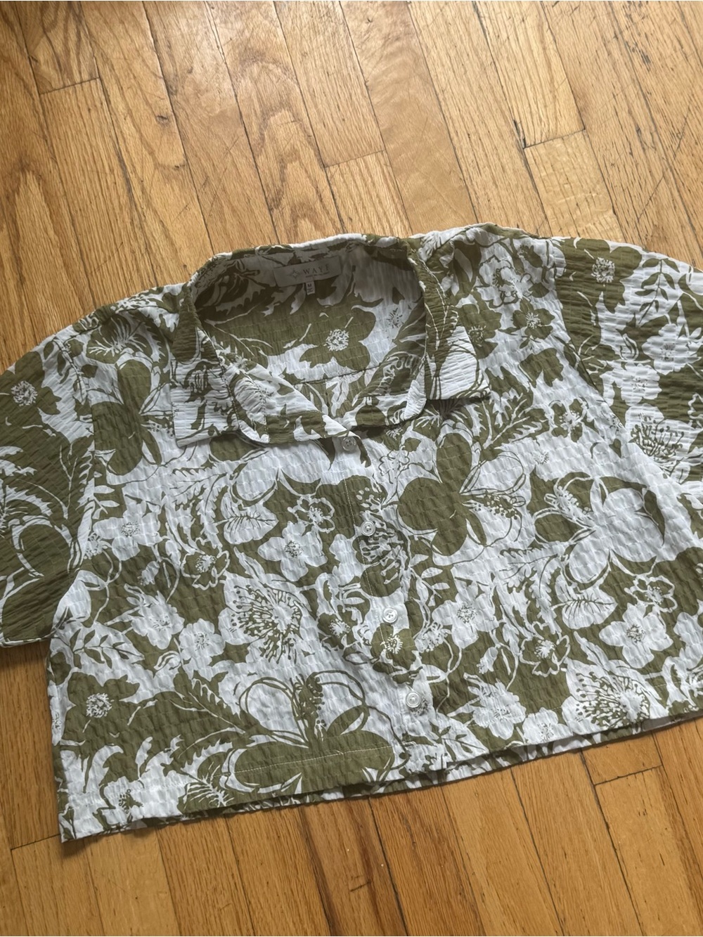 Wayf Olive & White Floral Button-Front Crop Shirt